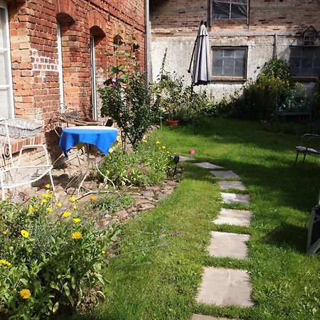 Neu Fewo Im Bauernhaus Mit Idyllischem Innenhof Und Naturgarten Mesekenhagen Ngoại thất bức ảnh