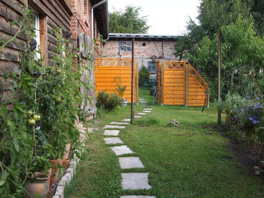 Neu Fewo Im Bauernhaus Mit Idyllischem Innenhof Und Naturgarten Mesekenhagen Ngoại thất bức ảnh