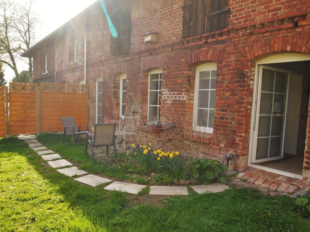 Neu Fewo Im Bauernhaus Mit Idyllischem Innenhof Und Naturgarten Mesekenhagen Ngoại thất bức ảnh