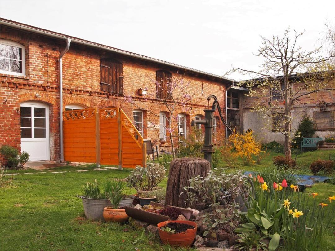 Neu Fewo Im Bauernhaus Mit Idyllischem Innenhof Und Naturgarten Mesekenhagen Ngoại thất bức ảnh